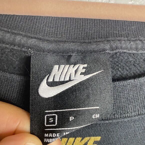 NIKE SPORTSWEAR WOMEN SHINE Small CREW SWEATSHIRT BLACK/METALLIC GOLD - Picture 4 of 9